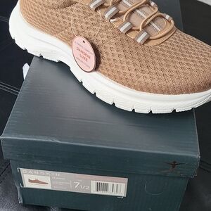 Danskin Women's Step In Sneakers 7.5 Or 8.5